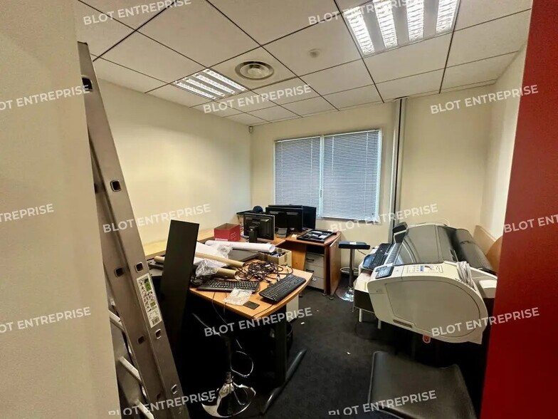 Bureau dans Saint-Grégoire à vendre - Photo intérieure – Image 2 sur 4