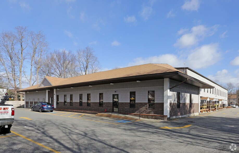 132 Central St, Foxborough, MA à louer - Photo de l’immeuble – Image 1 sur 10
