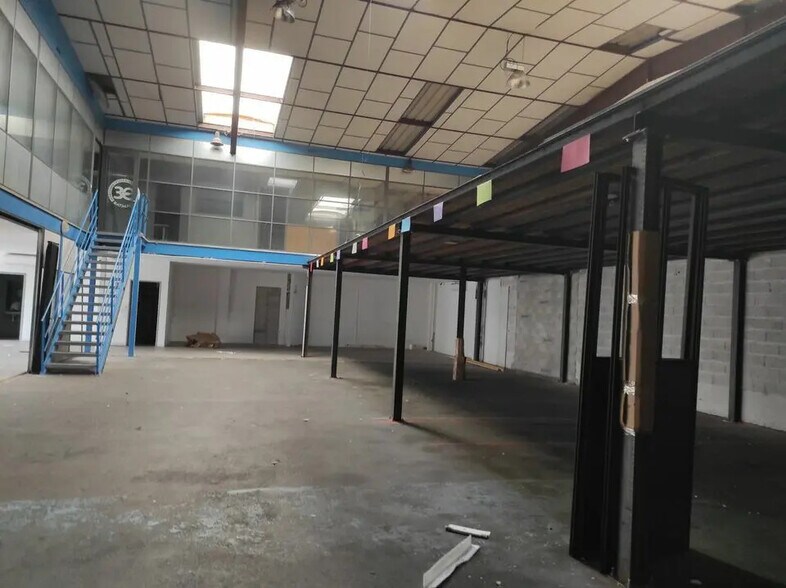 Industriel/Logistique dans Vitrolles à louer - Photo intérieure – Image 2 sur 4