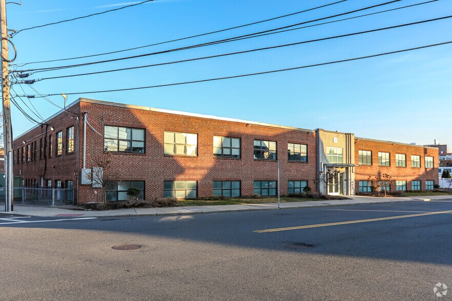 85 School St, Watertown, MA à louer - Photo de l’immeuble – Image 2 sur 5