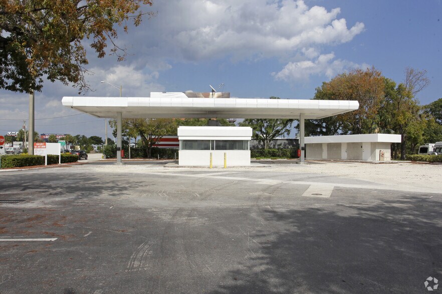 900 E Sample Rd, Pompano Beach, FL à louer - Photo de l’immeuble – Image 1 sur 1