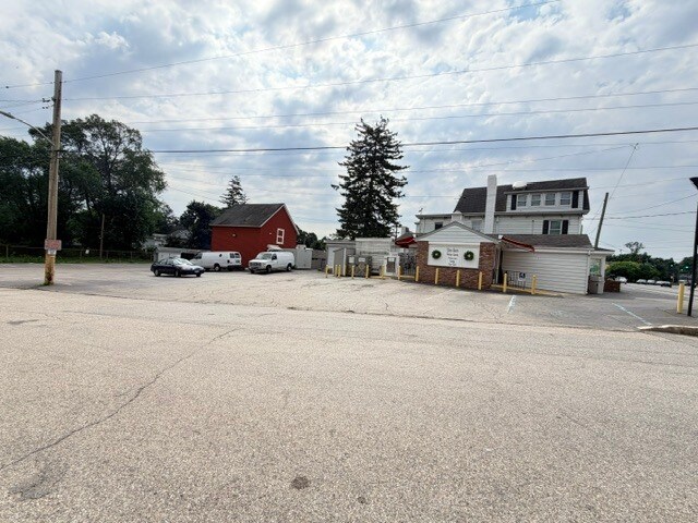 2147 Albany Post Rd, Montrose, NY à vendre - Photo de l’immeuble – Image 3 sur 5