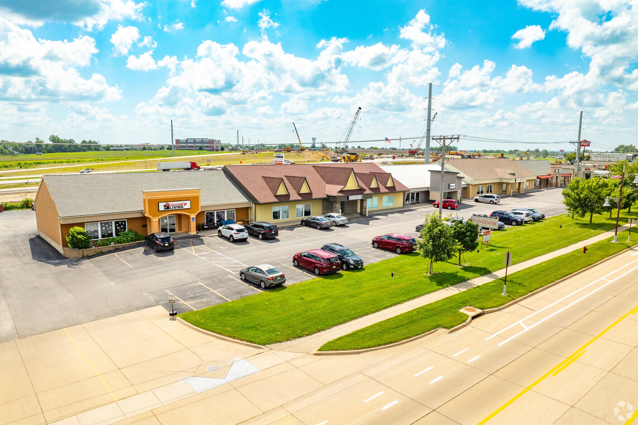 750-768 Center Point Rd, Hiawatha, IA à louer Photo principale– Image 1 sur 7