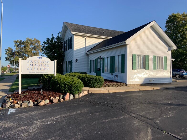 410 W Grand River Ave, Brighton, MI à louer - Photo de l’immeuble – Image 2 sur 5
