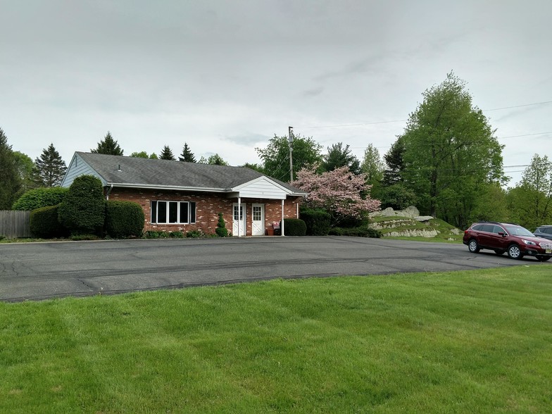 11 Plains Rd, Augusta, NJ à louer - Photo principale – Image 1 sur 13