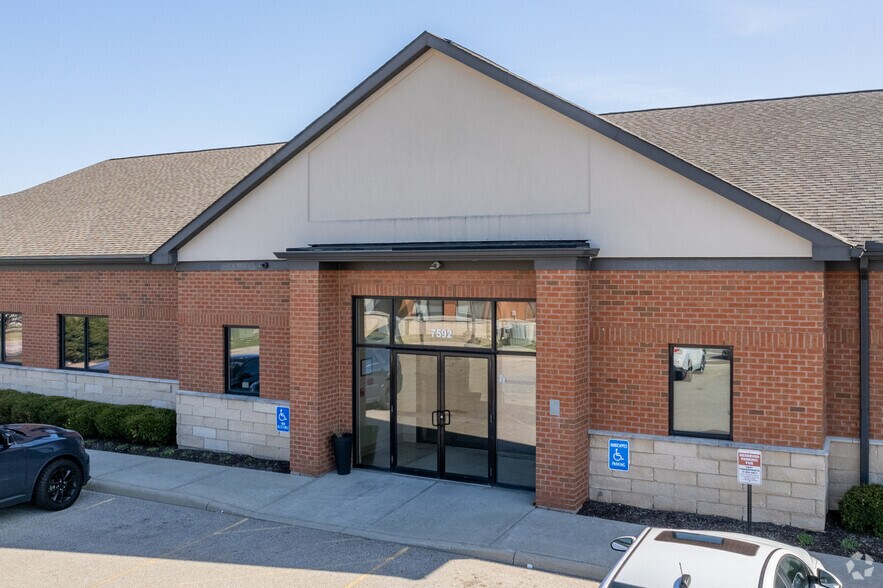 7592 Tylers Place Blvd, West Chester, OH à vendre - Photo de l’immeuble – Image 3 sur 4