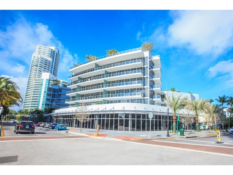 801 S Pointe Dr, Miami Beach, FL à louer - Photo de l’immeuble – Image 3 sur 18