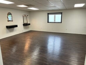 6904 Gratiot Rd, Saginaw, MI à louer Photo intérieure– Image 2 sur 6
