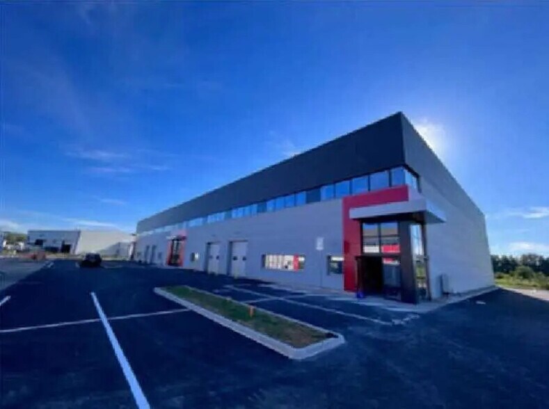 Local d’activités dans Dagneux à louer - Photo de l’immeuble – Image 1 sur 5