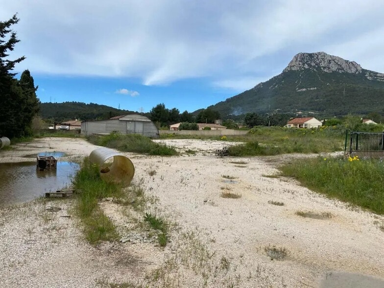 Terrain dans La Farlède à louer - Photo de l’immeuble – Image 3 sur 5