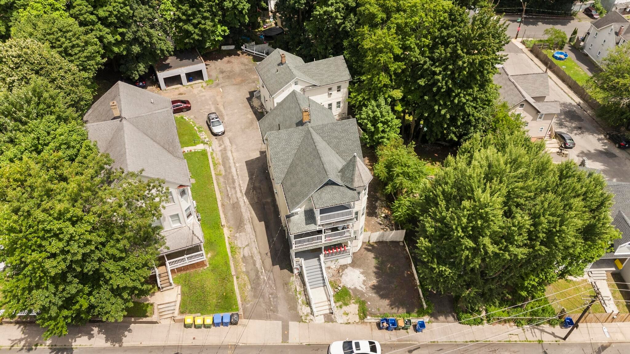 96 Hill St, Waterbury, CT à vendre Photo de l’immeuble– Image 1 sur 14