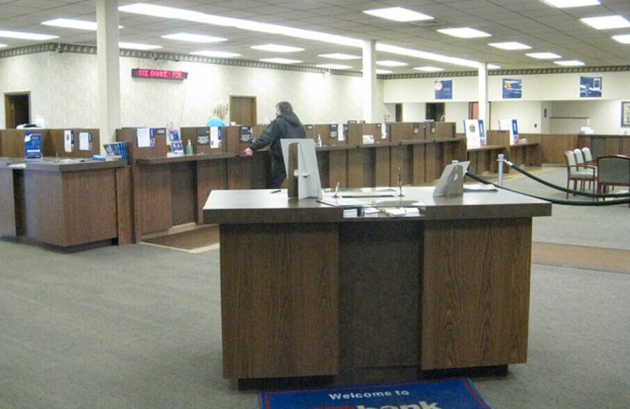 300 First Ave, Rock Falls, IL à louer - Photo intérieure – Image 2 sur 15