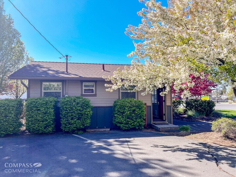 16455 William Foss Rd, La Pine, OR à vendre - Photo de l’immeuble – Image 2 sur 17