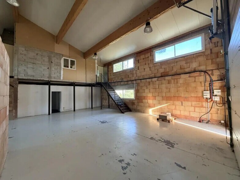 Local d’activités dans Villecroze à louer - Photo intérieure – Image 2 sur 10