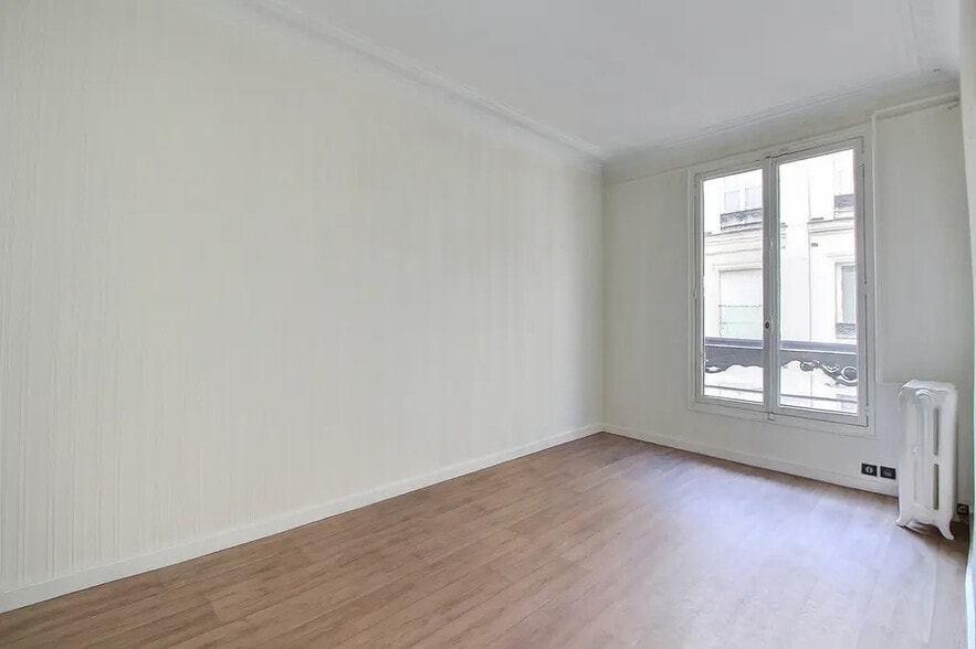 11 Rue De Provence, Paris à louer - Photo de l’immeuble – Image 2 sur 7