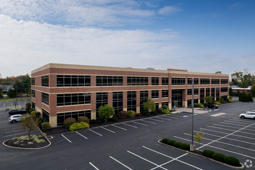 9825 Kenwood Rd, Blue Ash, OH à louer - Photo de l’immeuble – Image 3 sur 7