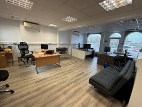 81-82 Portsmouth Rd, Surbiton à louer Photo intérieure– Image 2 sur 3