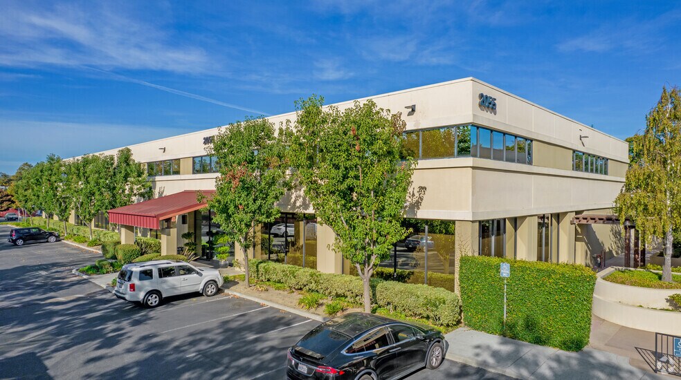 2055 Junction Ave, San Jose, CA à louer - Photo de l’immeuble – Image 1 sur 4