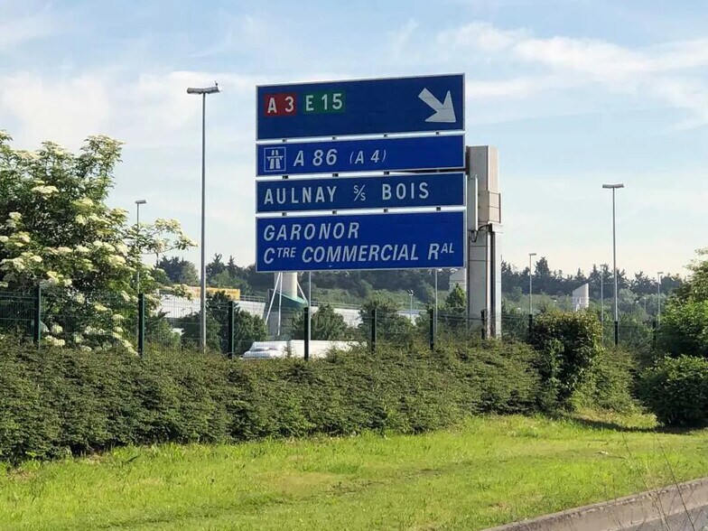 Industriel/Logistique dans Aulnay-sous-Bois à louer - Photo de l’immeuble – Image 2 sur 7