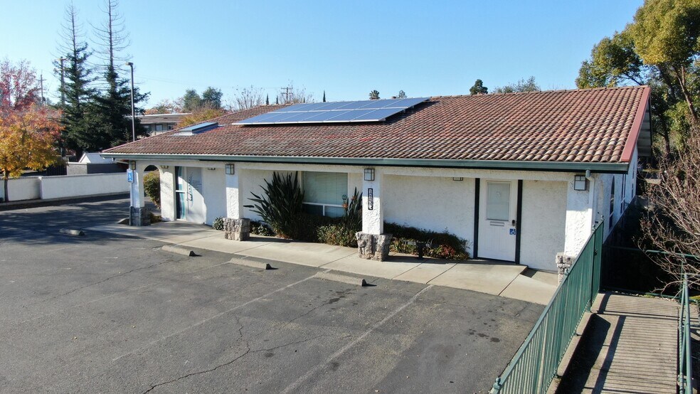 1158 Court St, Redding, CA à vendre - Photo de l’immeuble – Image 2 sur 32
