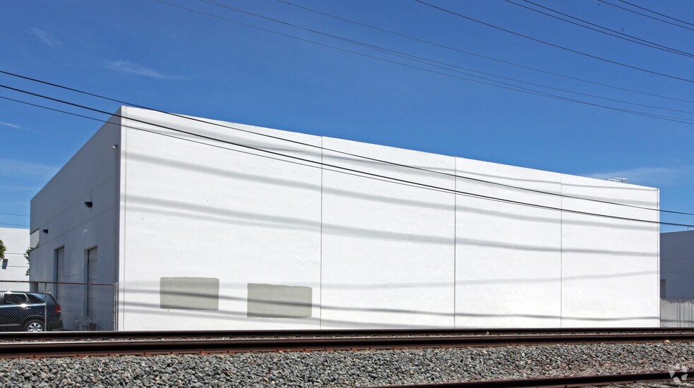 1345 S Lewis St, Anaheim, CA à vendre - Photo de l’immeuble – Image 3 sur 20