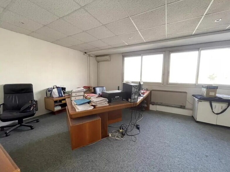 Bureau dans Mandelieu-la-Napoule à louer - Photo de l’immeuble – Image 2 sur 9