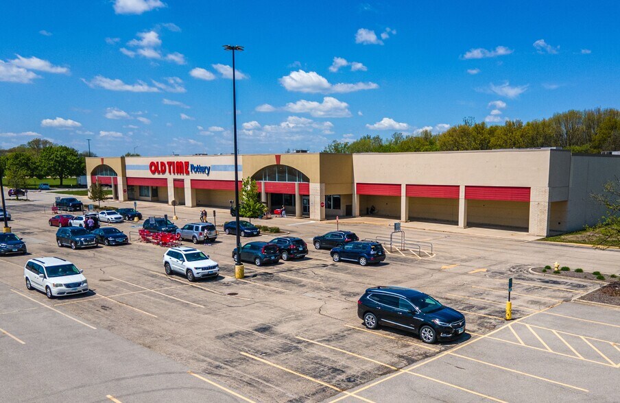 1935 N Neltnor Blvd, West Chicago, IL à vendre - Photo de l’immeuble – Image 1 sur 4