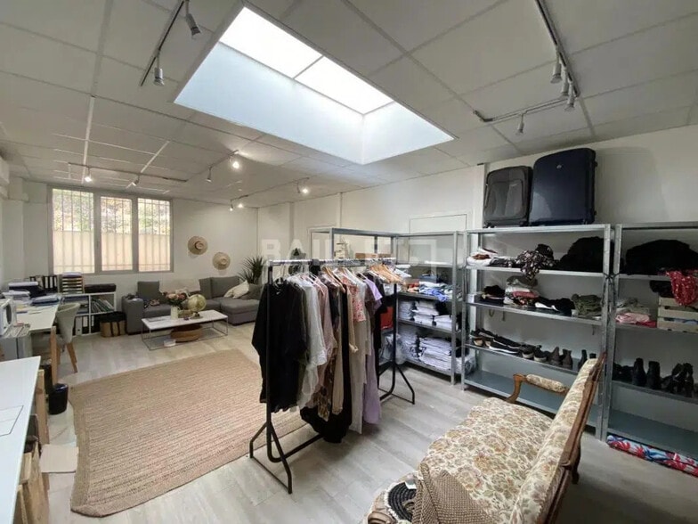 Bureau dans Vallauris à louer - Photo de l’immeuble – Image 3 sur 13