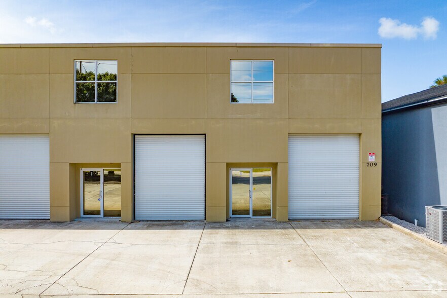 709 Silver Palm Ave, Melbourne, FL à louer - Photo de l’immeuble – Image 3 sur 10