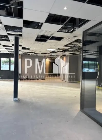 Local commercial dans Éguilles à louer - Photo intérieure – Image 3 sur 6