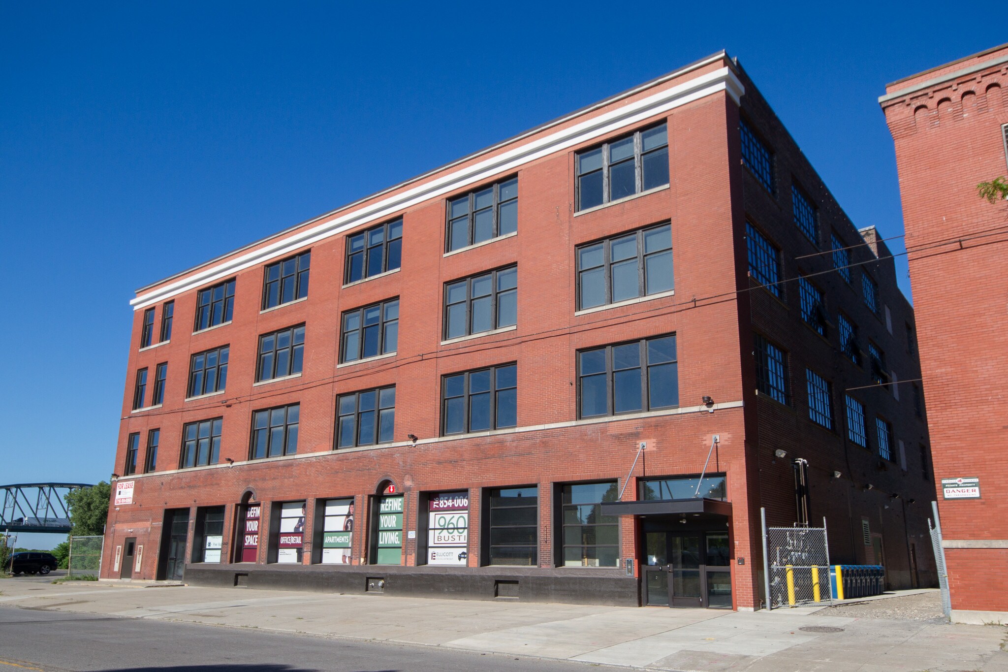 960 Busti Ave, Buffalo, NY à louer Photo de l’immeuble– Image 1 sur 6
