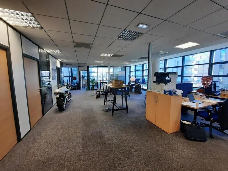 Bureau dans Rouen à louer - Photo de l’immeuble – Image 2 sur 10