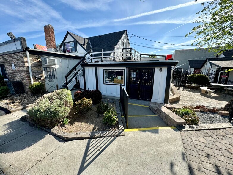 22 Hillcrest Dr, Reno, NV à louer - Photo de l’immeuble – Image 3 sur 19