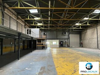 Plus de détails pour Local d'activités à louer