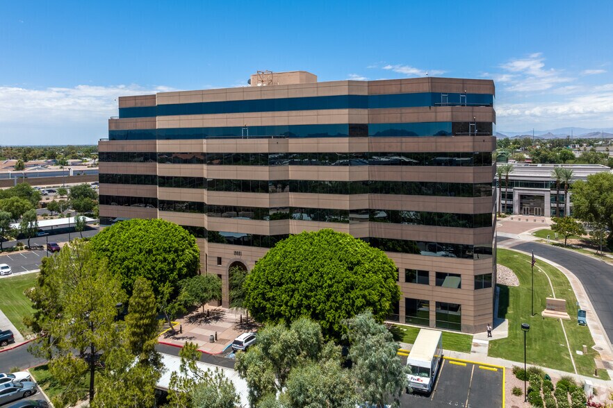 10851 N Black Canyon Hwy, Phoenix, AZ à louer - Photo de l’immeuble – Image 2 sur 9