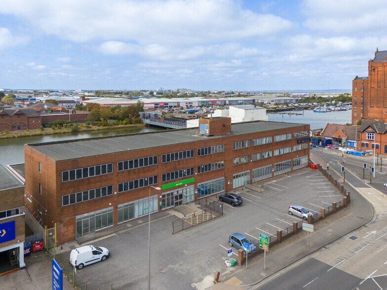 225-241 Victoria St S, Grimsby à louer - Photo de l’immeuble – Image 3 sur 4