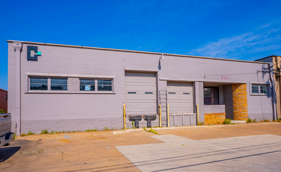 5131 Sharp St, Dallas, TX à louer - Photo de l’immeuble – Image 1 sur 18