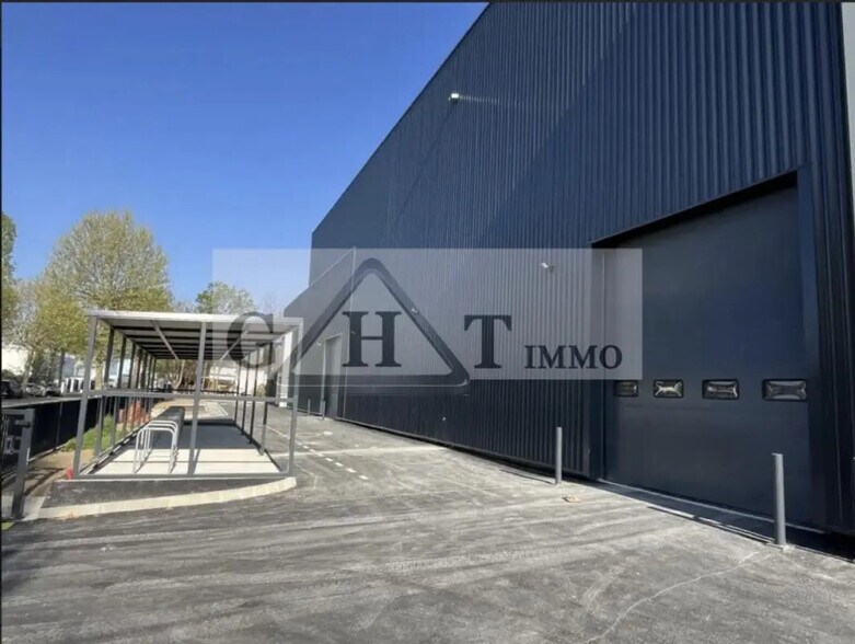 Industriel/Logistique dans Villeneuve-la-Garenne à louer - Photo de l’immeuble – Image 2 sur 4