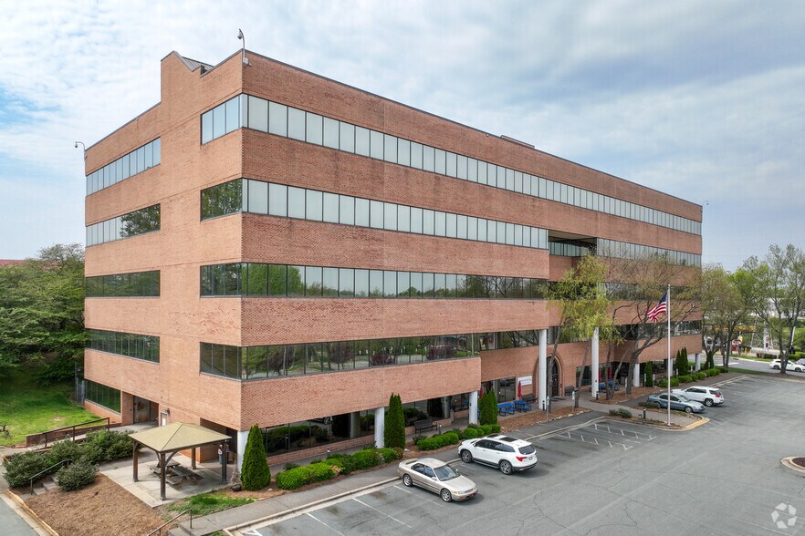 799 Hanes Mall Blvd, Winston-Salem, NC à louer - Photo principale – Image 1 sur 14