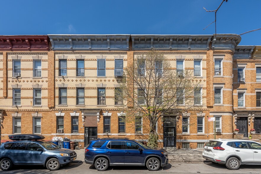 30-26 41st Street, Astoria, NY à vendre - Photo de l’immeuble – Image 1 sur 5