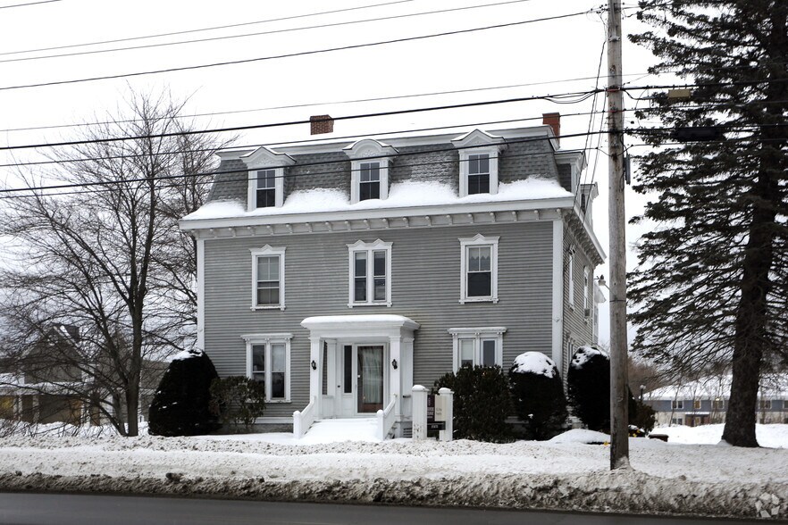 445 Main St, Saco, ME à louer - Photo principale – Image 1 sur 19