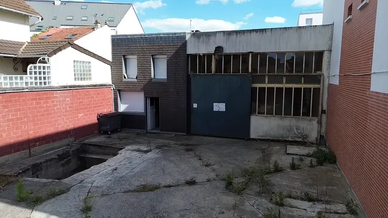 Local d’activités dans Bezons à louer - Photo de l’immeuble – Image 3 sur 7
