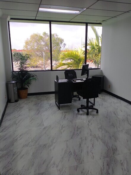 750 E Sample Rd, Pompano Beach, FL à louer - Photo intérieure – Image 3 sur 7