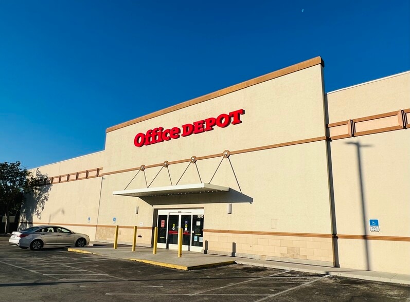 3600 Le Jeune Rd, Miami, FL à louer - Photo principale – Image 2 sur 9