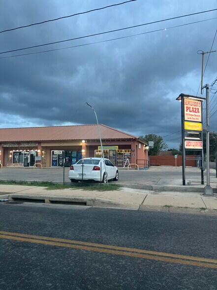 1602 Corpus Christi St, Laredo, TX à louer - Photo de l’immeuble – Image 2 sur 14