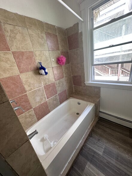 320-322 Chestnut St, New Britain, CT à vendre - Photo de l’immeuble – Image 3 sur 10
