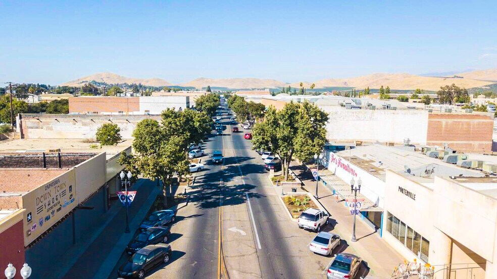 40 N Main St, Porterville, CA à vendre - Photo de l’immeuble – Image 2 sur 9