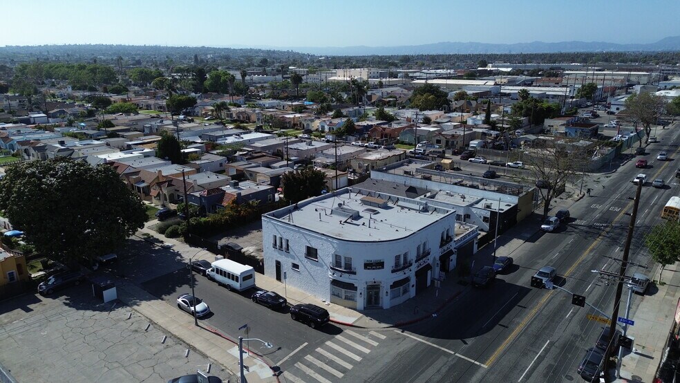 6525 S Western Ave, Los Angeles, CA à louer - Photo de l’immeuble – Image 2 sur 11