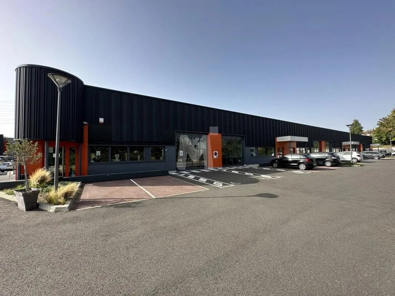 Local d’activités dans Palaiseau à louer - Photo de l’immeuble – Image 1 sur 8