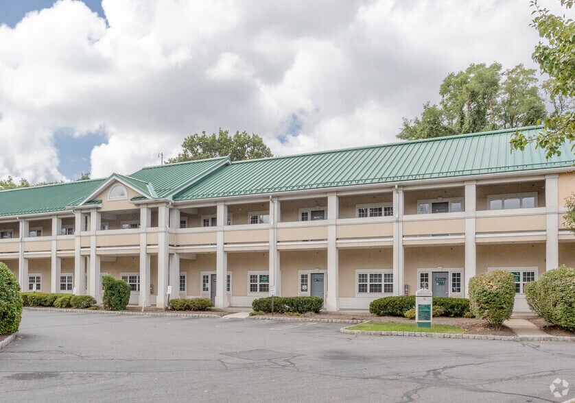 243 Bridge St, Metuchen, NJ à louer - Photo de l’immeuble – Image 2 sur 9